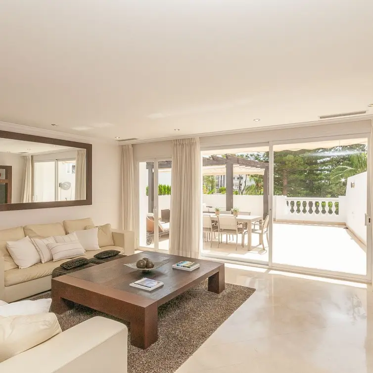 Venta de apartamento en planta media en Elviria