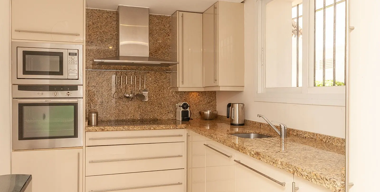 Продажа апартаментов на среднем этаже в Elviria 4
