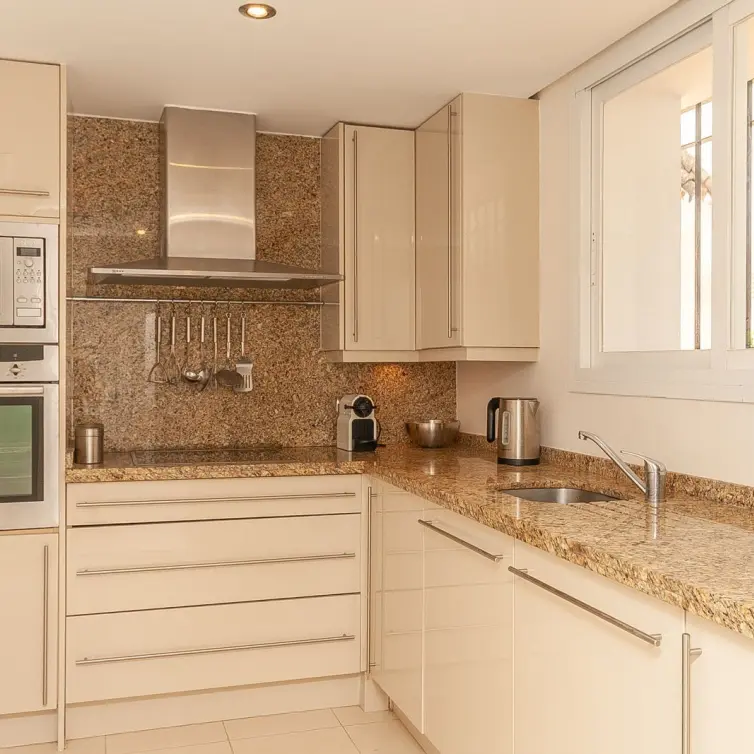 Venta de apartamento en planta media en Elviria