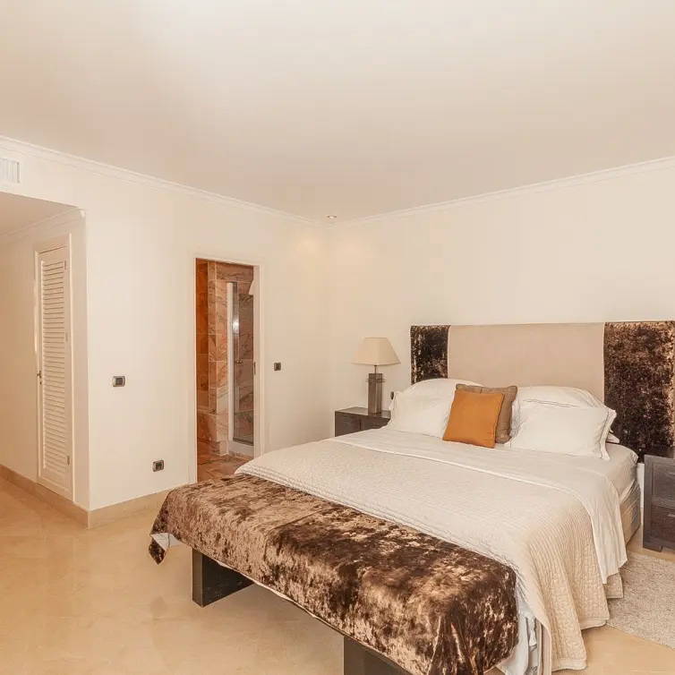 Venta de apartamento en planta media en Elviria