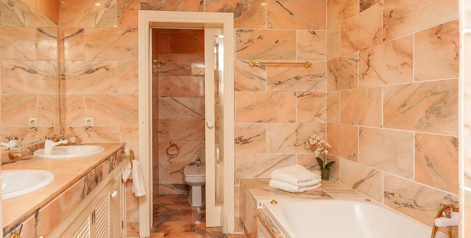 Продажа апартаментов на среднем этаже в Elviria 6
