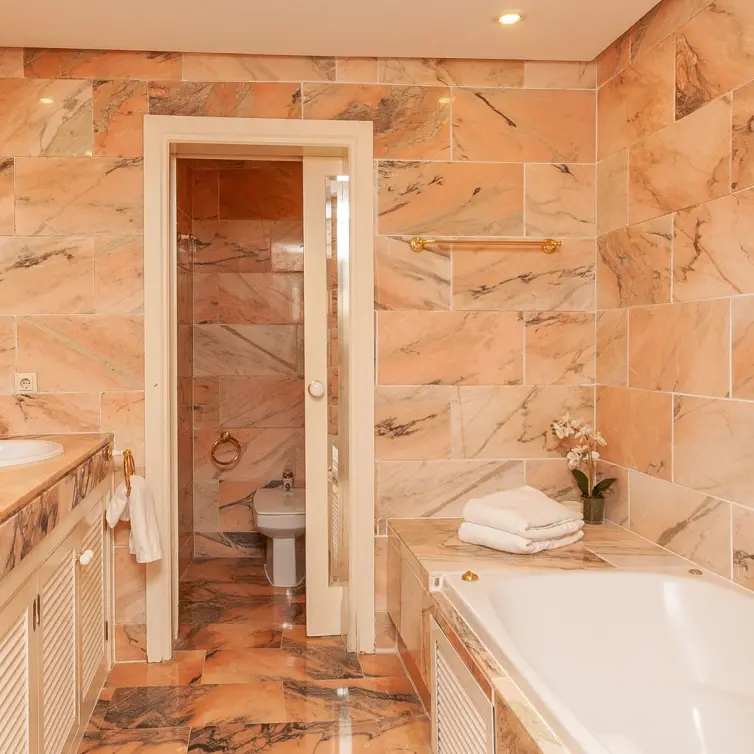 Venta de apartamento en planta media en Elviria