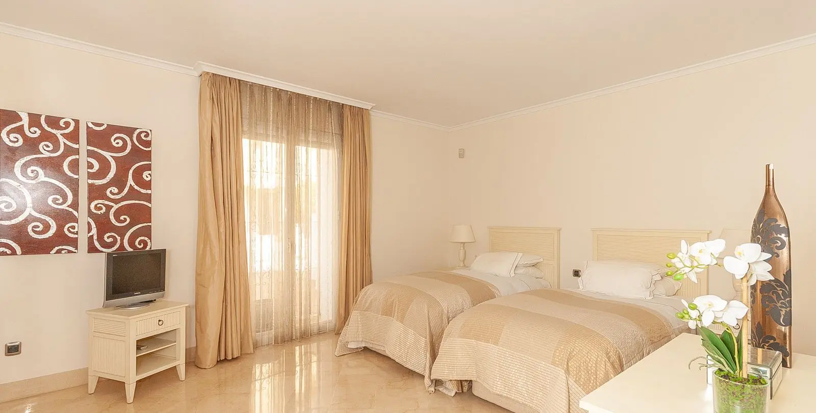 Продажа апартаментов на среднем этаже в Elviria 8
