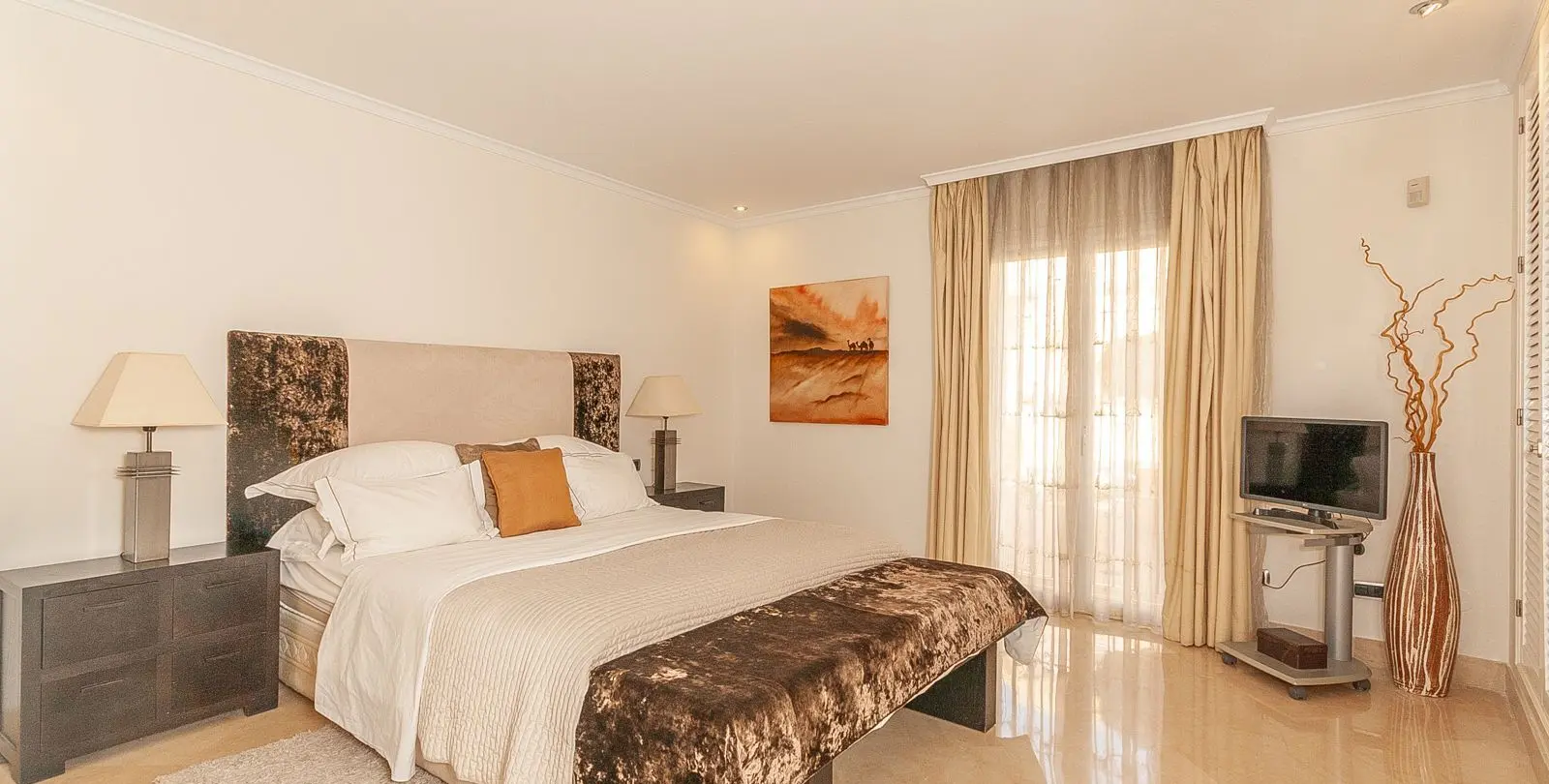 Продажа апартаментов на среднем этаже в Elviria 15