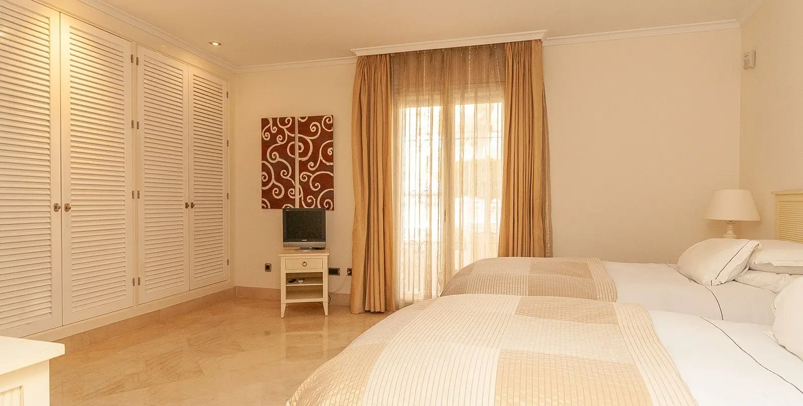 Продажа апартаментов на среднем этаже в Elviria 17