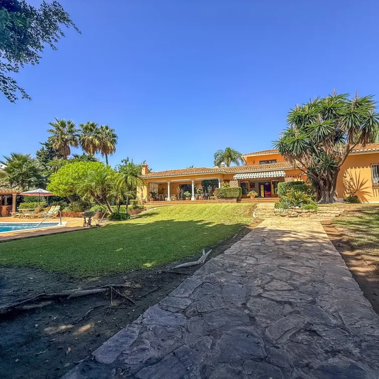Venta de villa independiente en El Paraiso