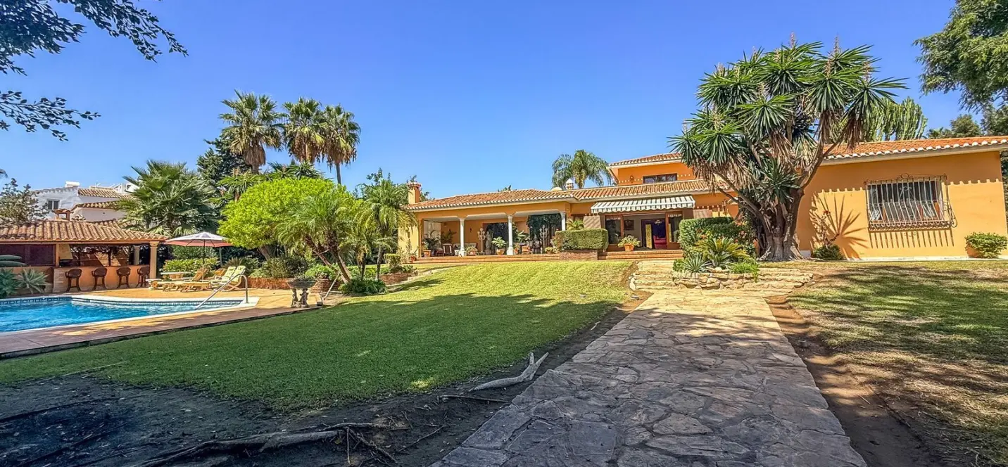 Venta de villa independiente en El Paraiso 1