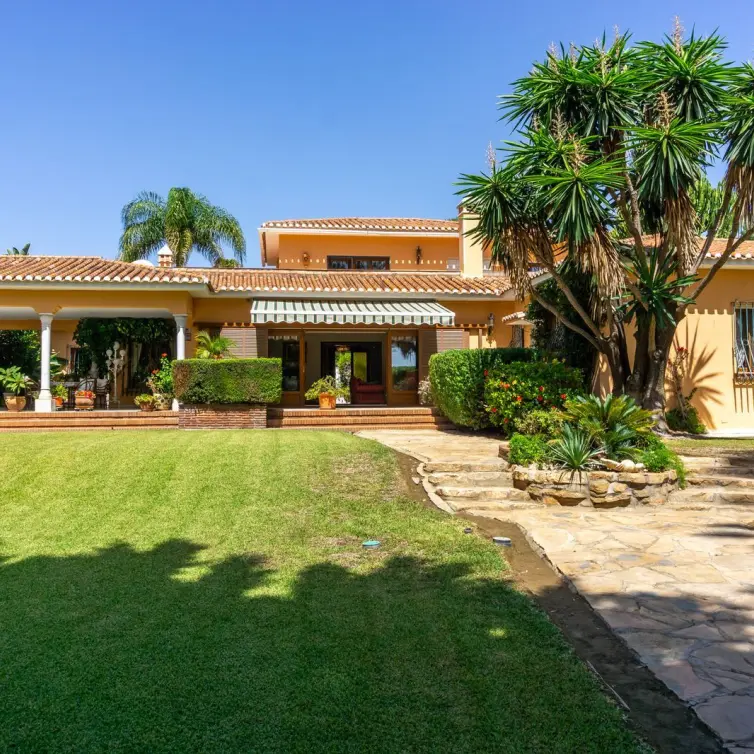 Venta de villa independiente en El Paraiso