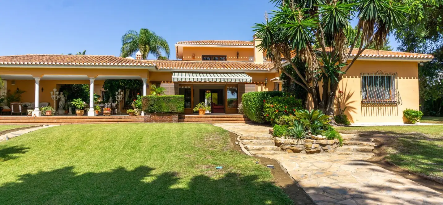 Venta de villa independiente en El Paraiso 2