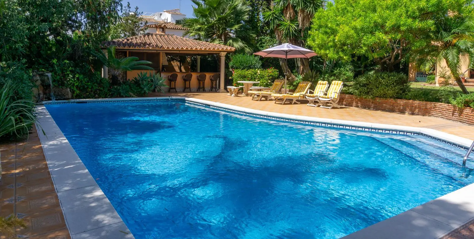 Venta de villa independiente en El Paraiso 4