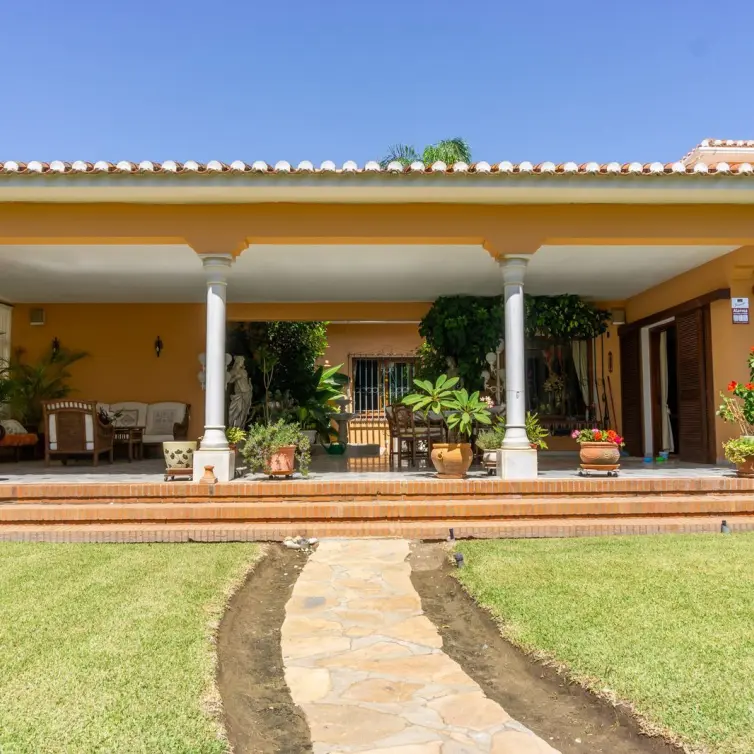 Venta de villa independiente en El Paraiso