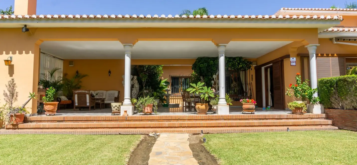 Venta de villa independiente en El Paraiso 4