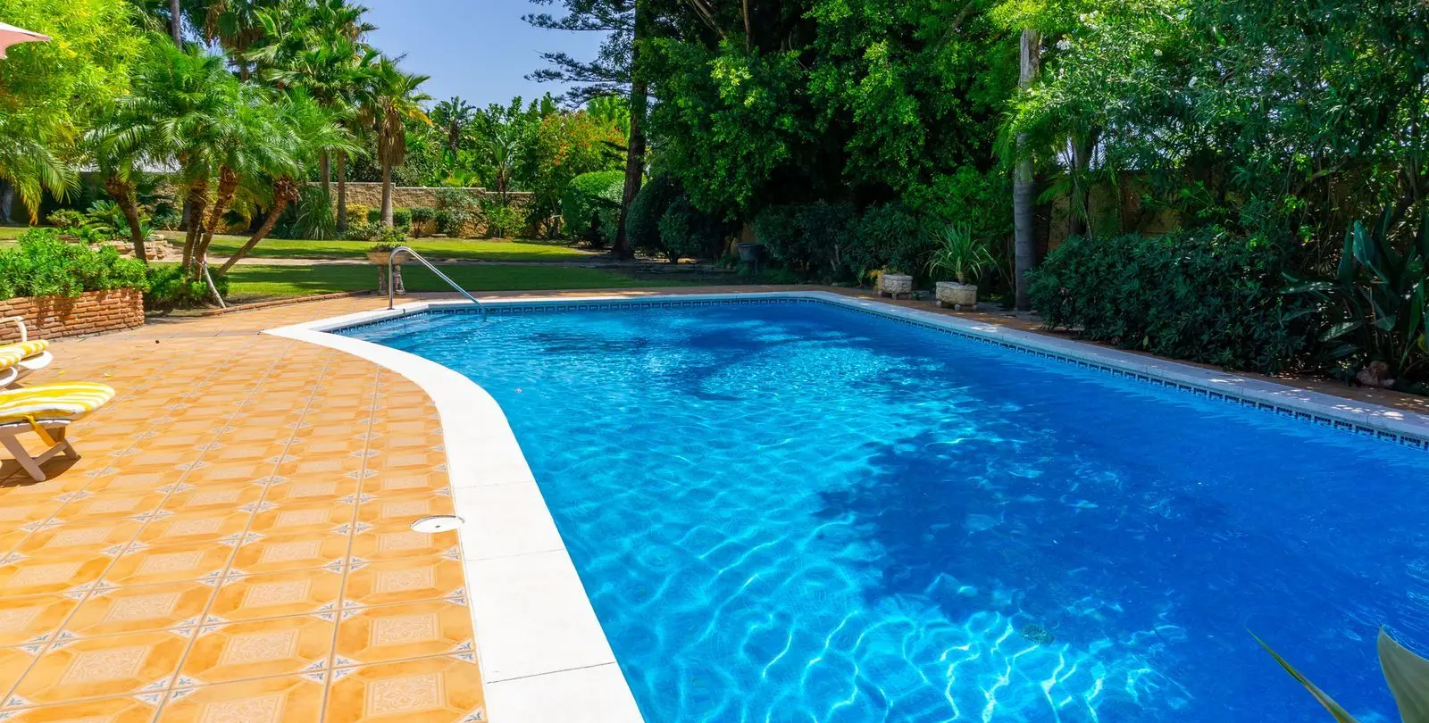Venta de villa independiente en El Paraiso 8