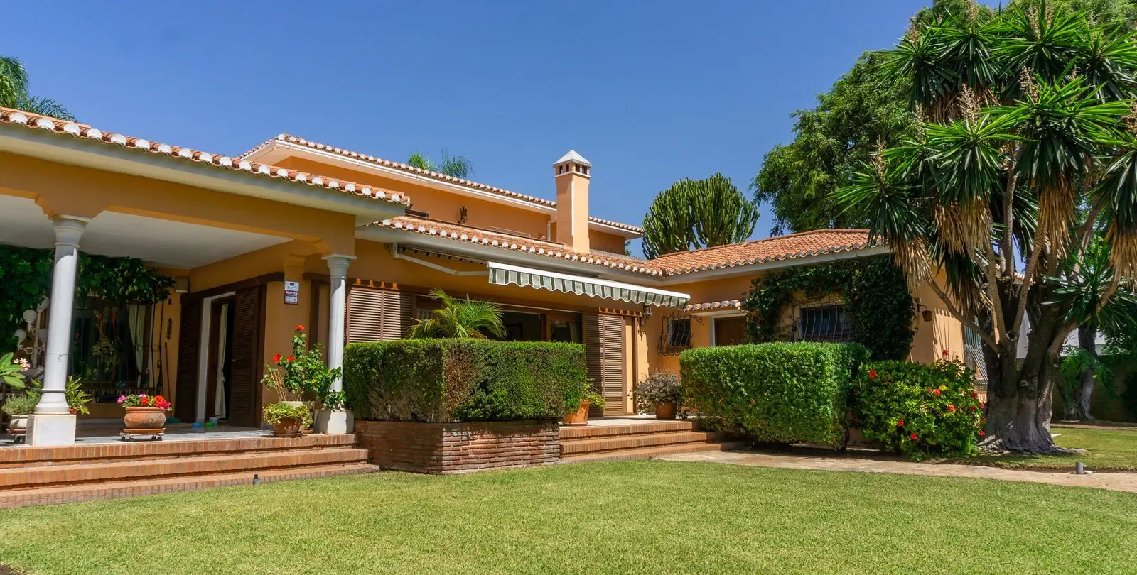 Venta de villa independiente en El Paraiso 10