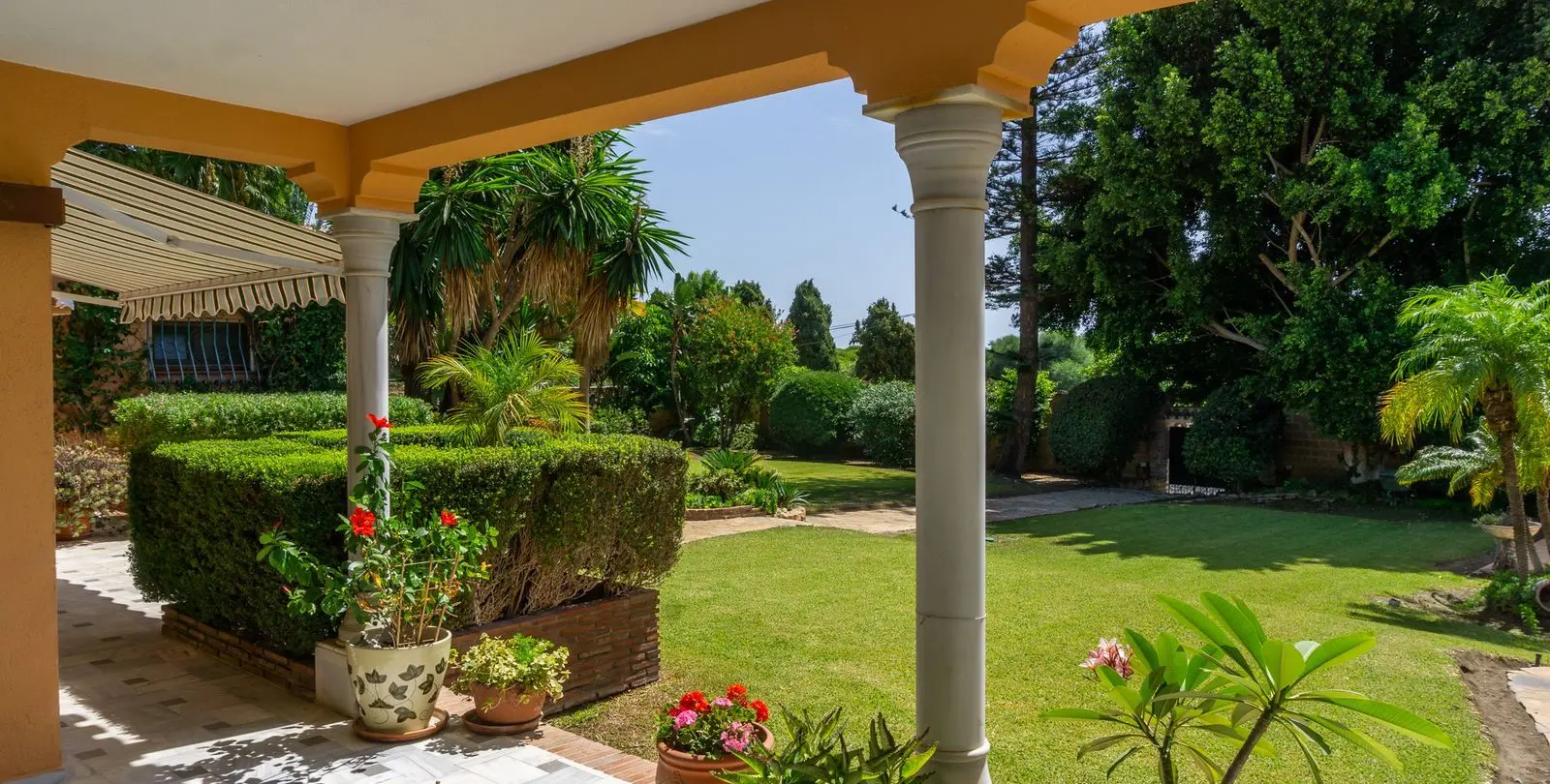 Venta de villa independiente en El Paraiso 11