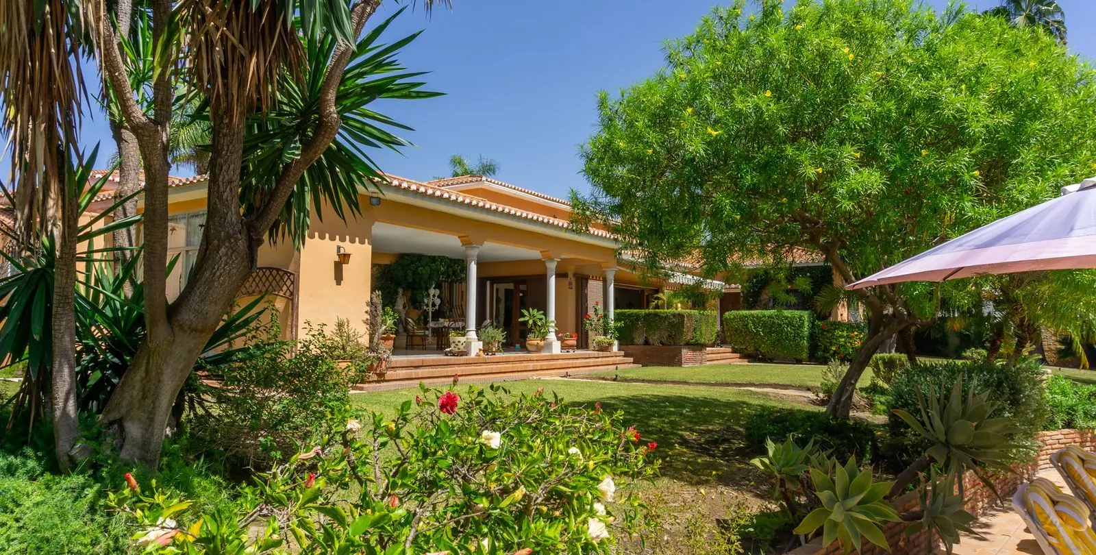 Venta de villa independiente en El Paraiso 14