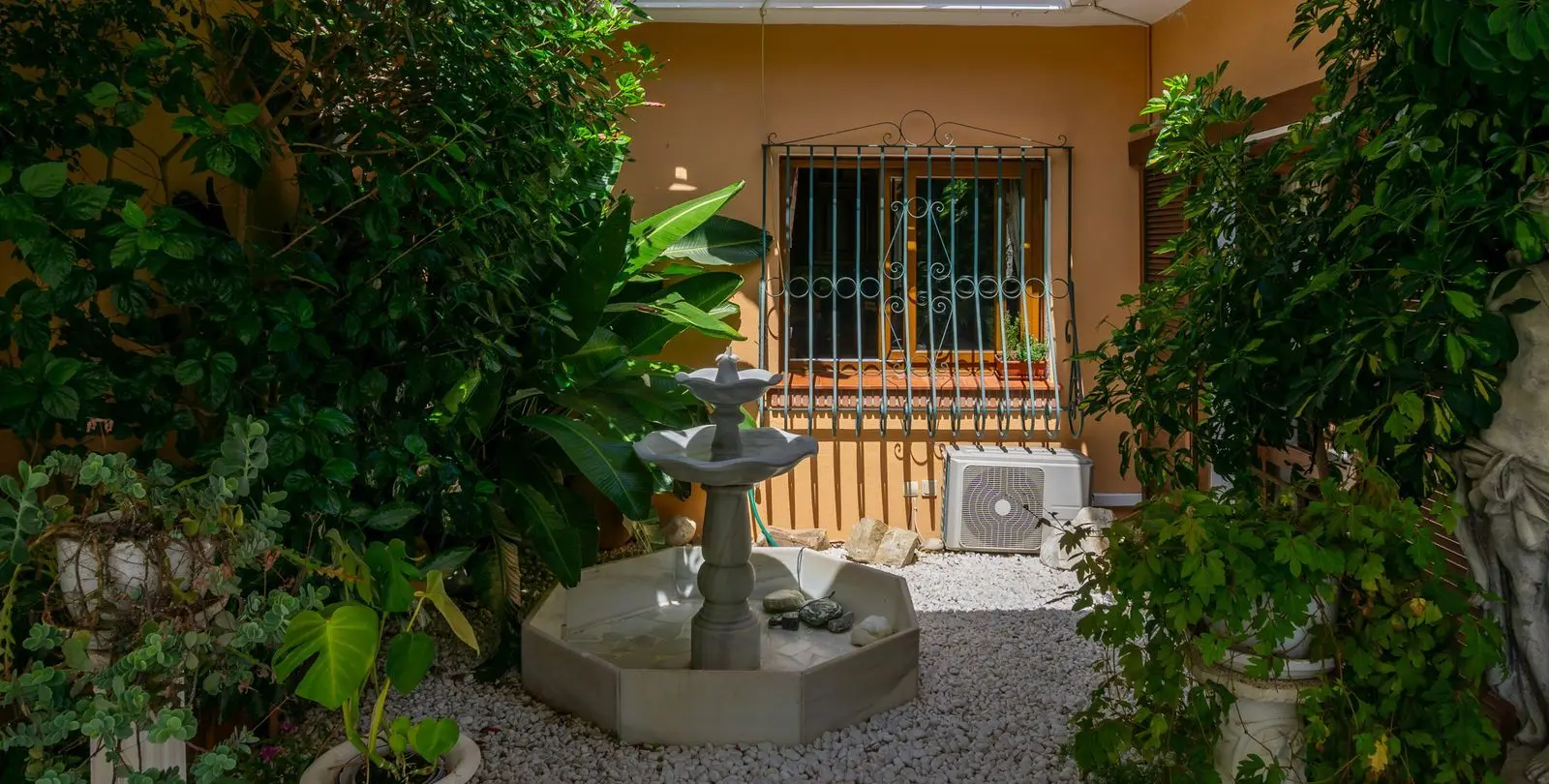 Venta de villa independiente en El Paraiso 15
