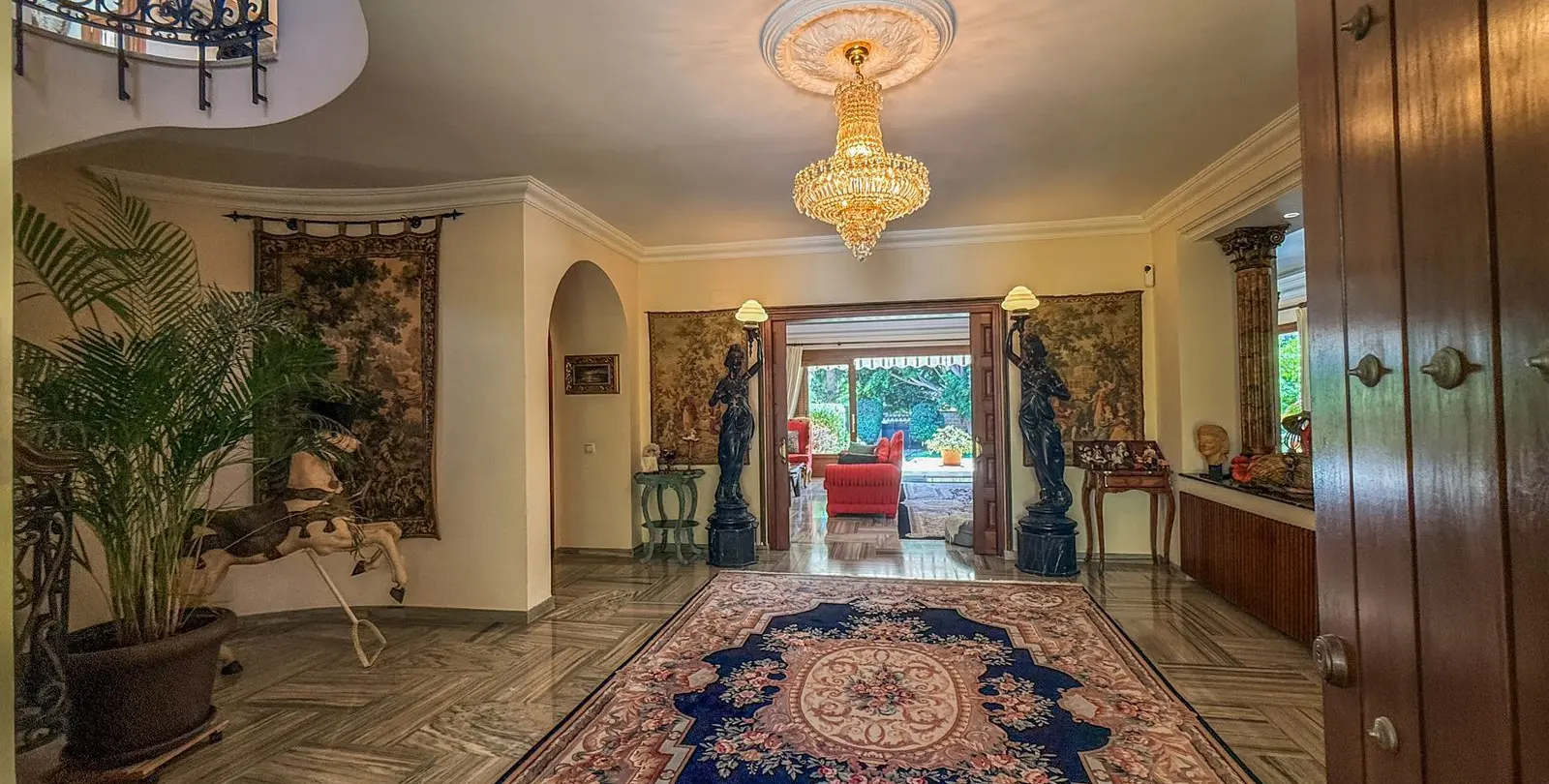 Venta de villa independiente en El Paraiso 16