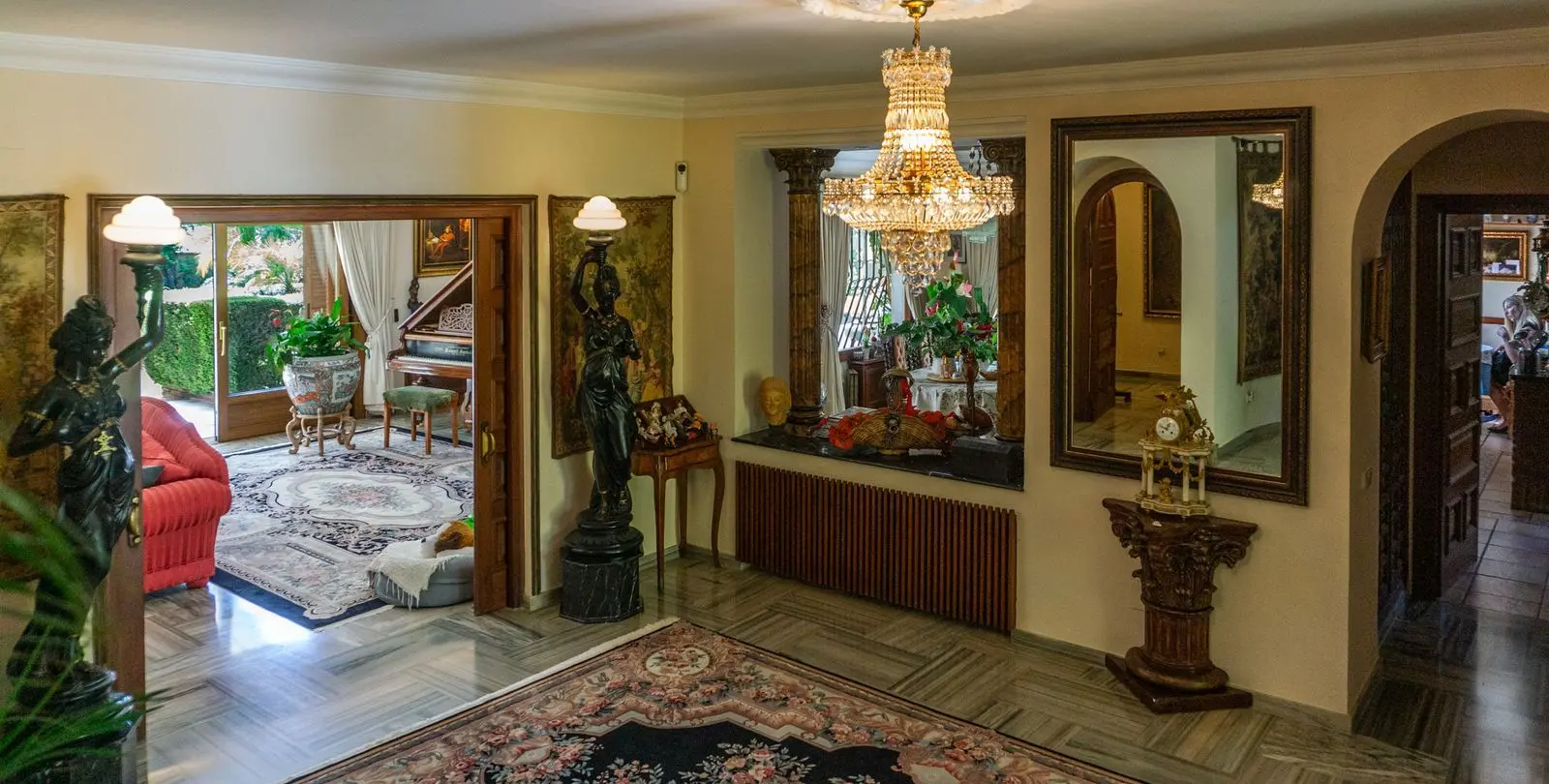 Venta de villa independiente en El Paraiso 18