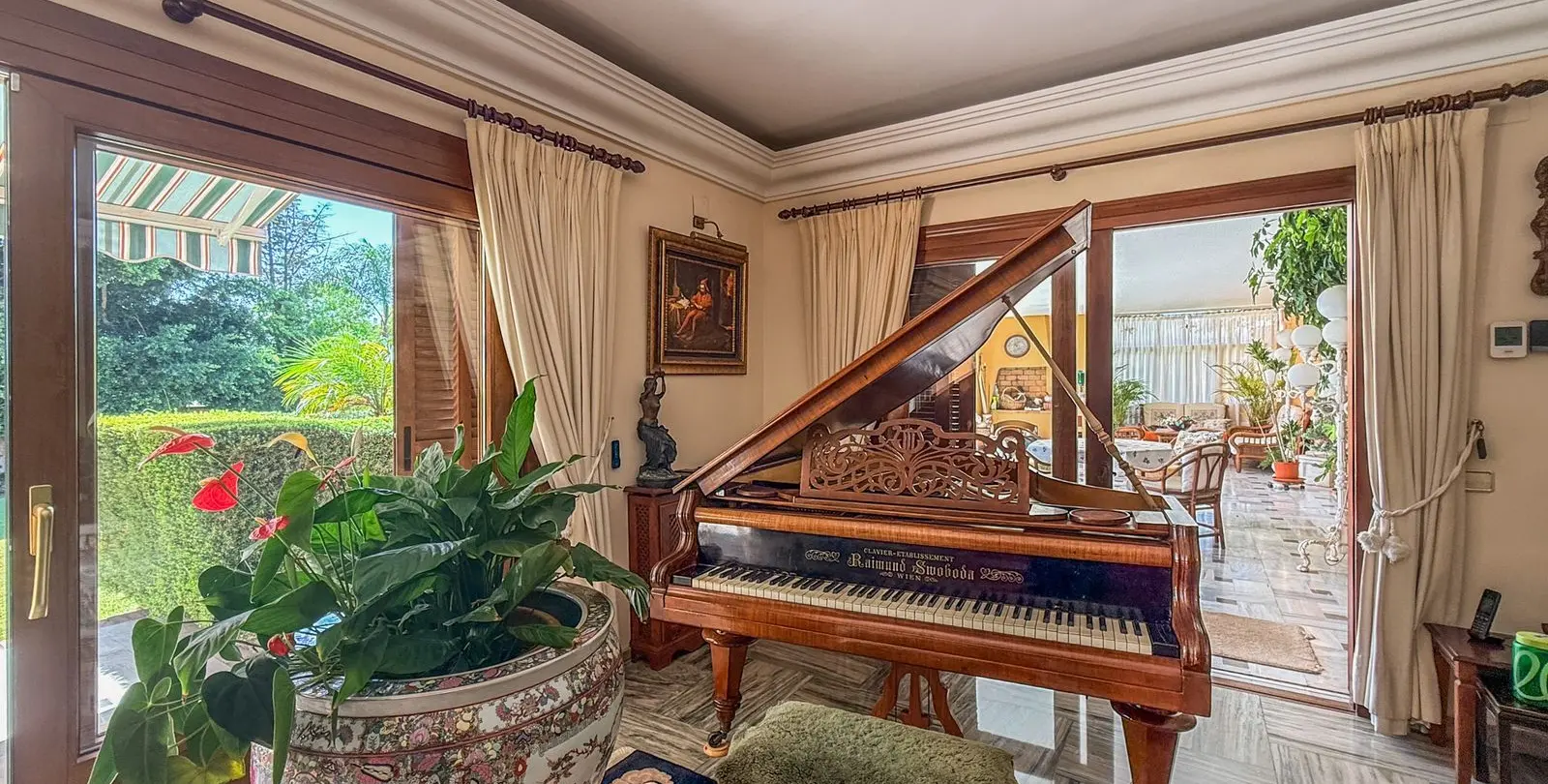 Venta de villa independiente en El Paraiso 21