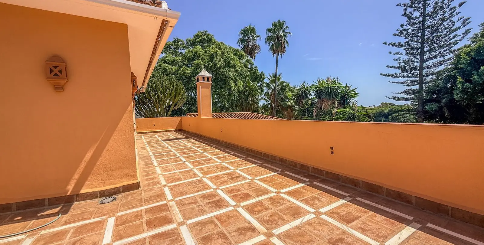 Venta de villa independiente en El Paraiso 37