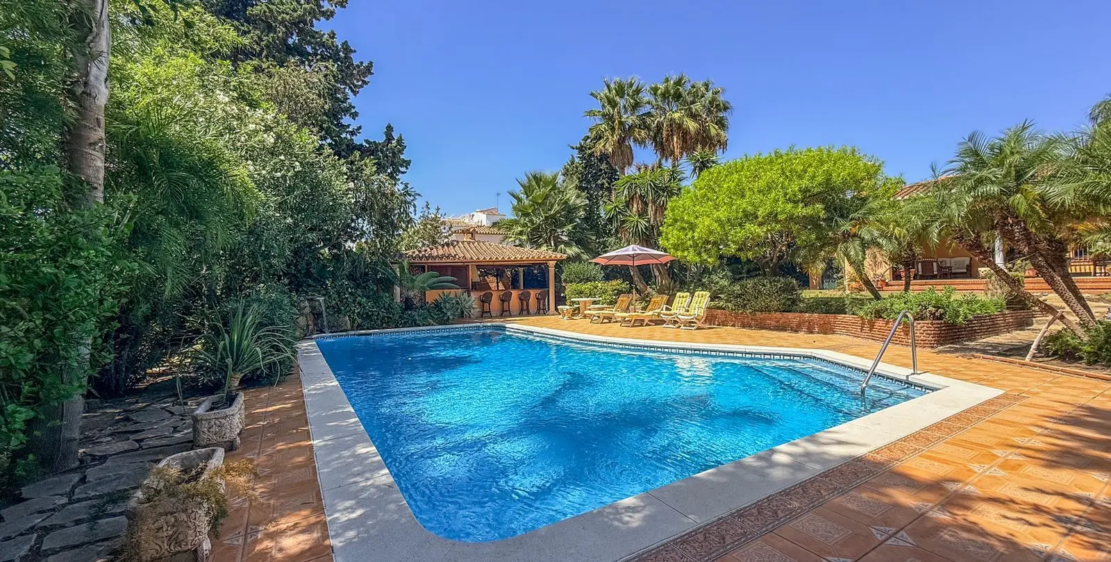 Venta de villa independiente en El Paraiso 40