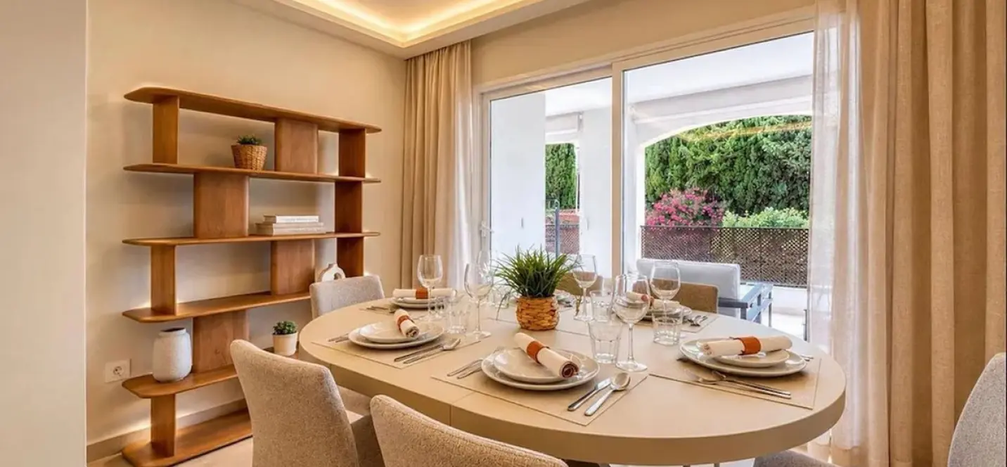 Alquiler a largo plazo de apartamento en planta media en Nueva Andalucía 1