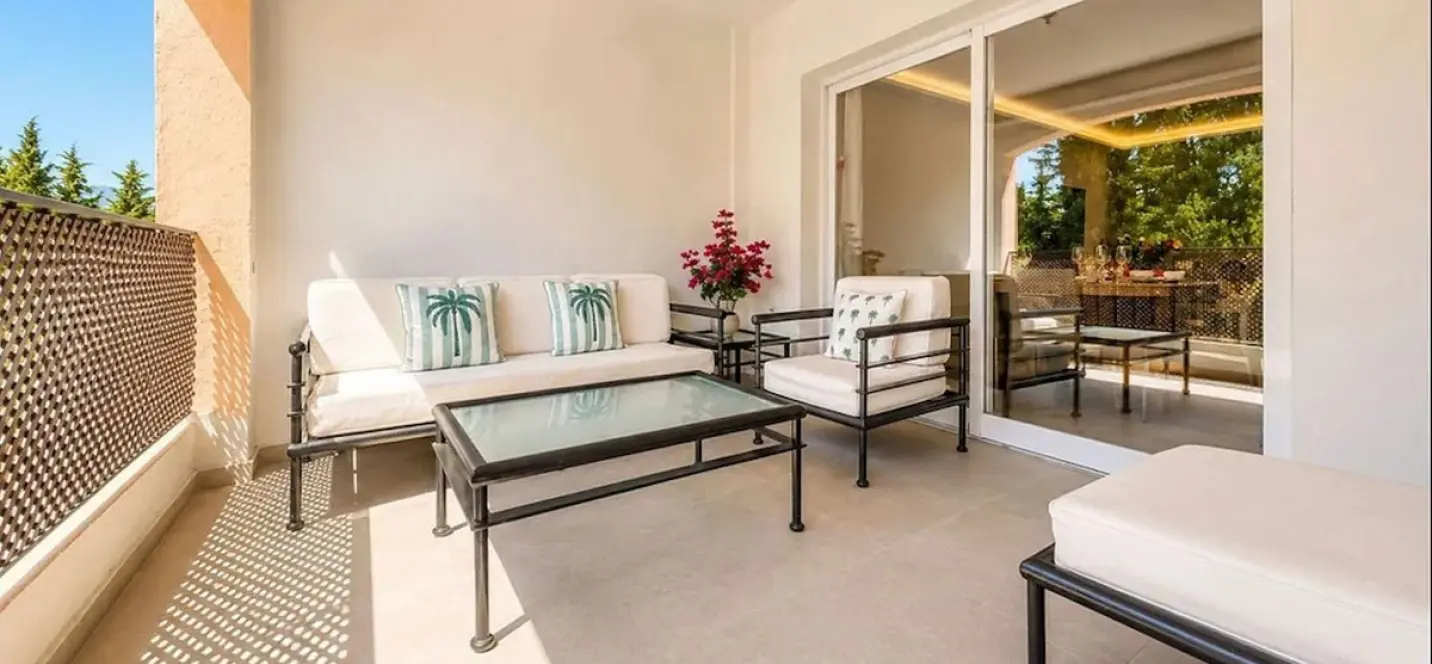 Alquiler a largo plazo de apartamento en planta media en Nueva Andalucía 3