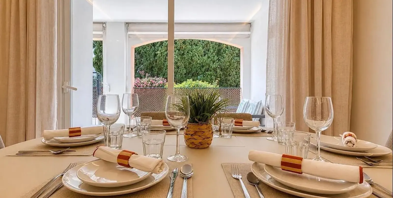 Alquiler a largo plazo de apartamento en planta media en Nueva Andalucía 15