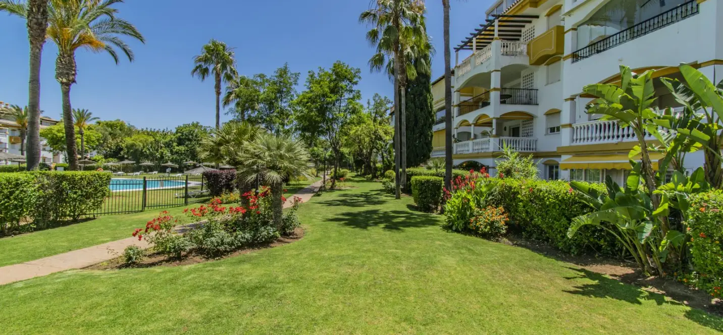 Venta de apartamento en planta media en Nueva Andalucía 0