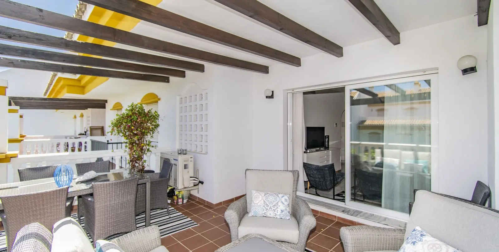 Venta de apartamento en planta media en Nueva Andalucía 2