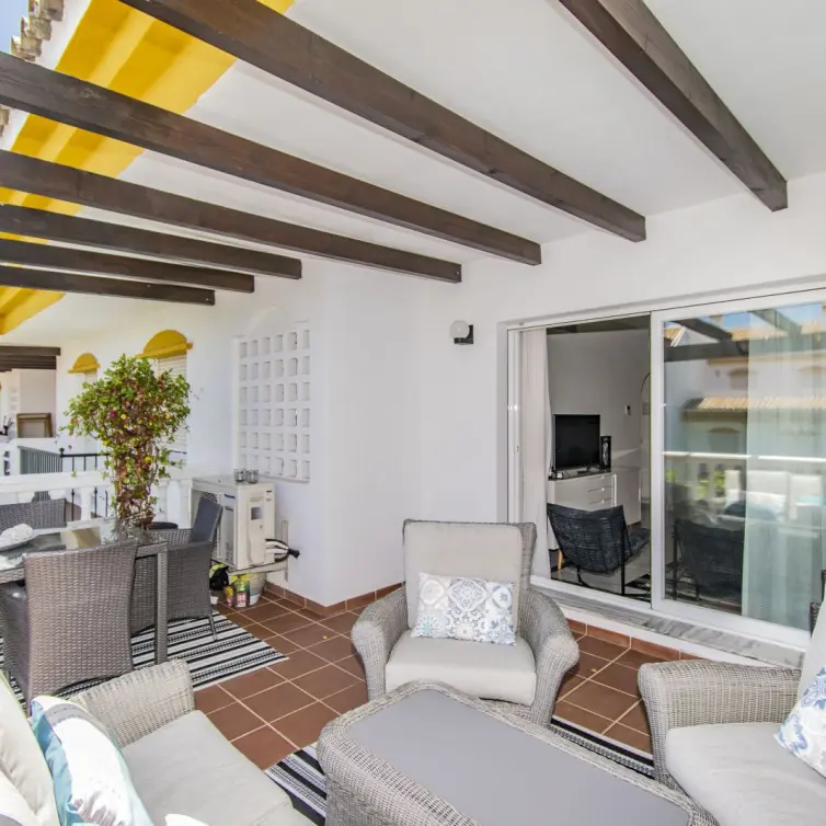 Venta de apartamento en planta media en Nueva Andalucía