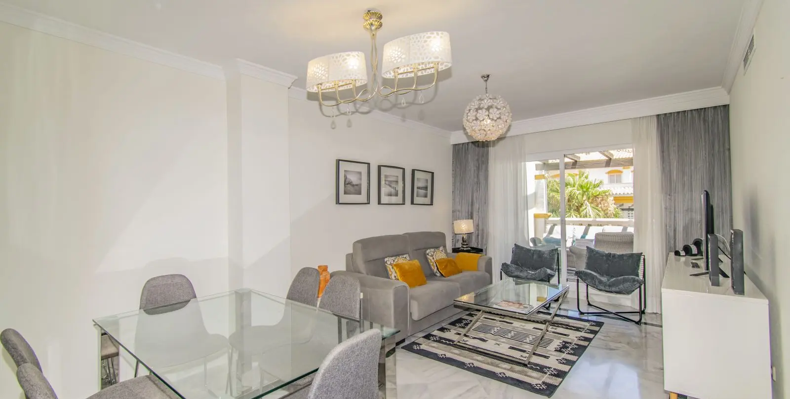 Venta de apartamento en planta media en Nueva Andalucía 3