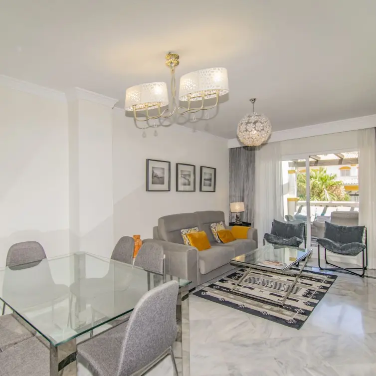 Venta de apartamento en planta media en Nueva Andalucía