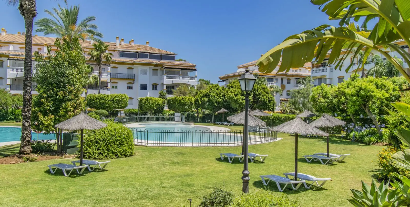 Venta de apartamento en planta media en Nueva Andalucía 4