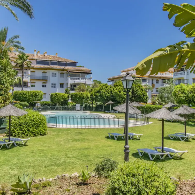 Venta de apartamento en planta media en Nueva Andalucía