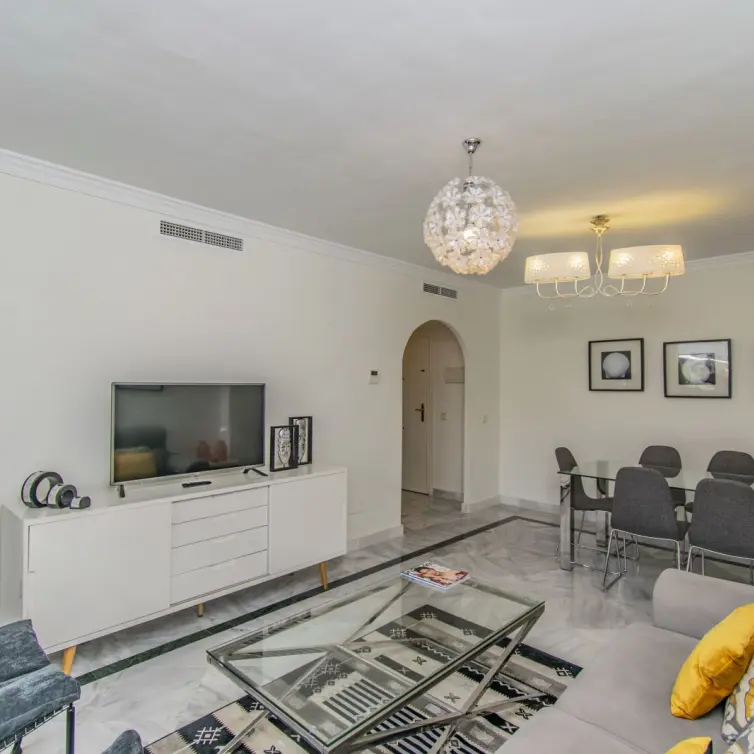 Venta de apartamento en planta media en Nueva Andalucía