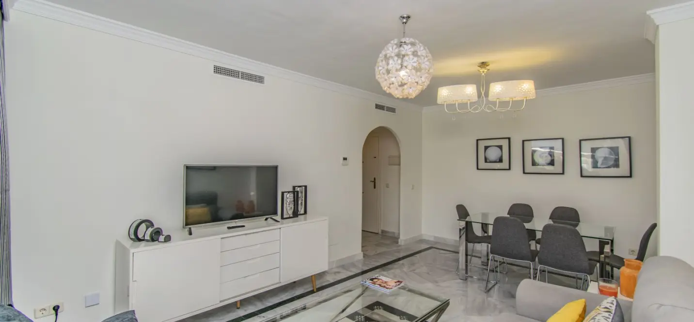 Venta de apartamento en planta media en Nueva Andalucía 4