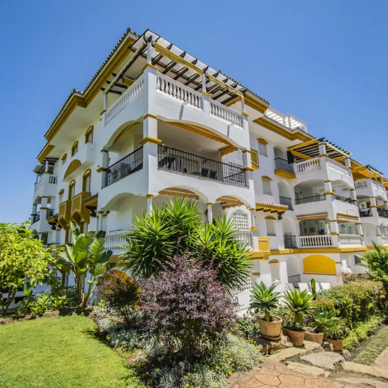 Venta de apartamento en planta media en Nueva Andalucía