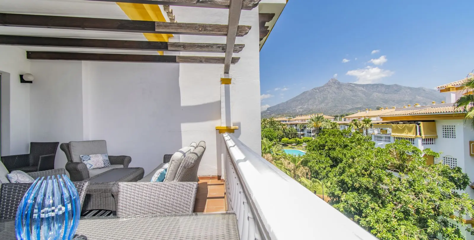Venta de apartamento en planta media en Nueva Andalucía 7