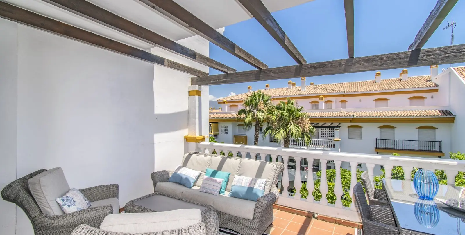 Venta de apartamento en planta media en Nueva Andalucía 9
