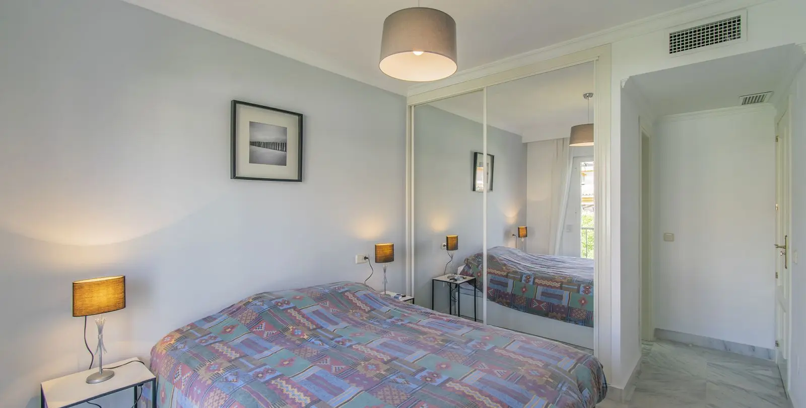 Venta de apartamento en planta media en Nueva Andalucía 11