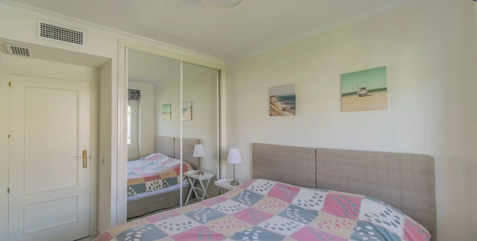 Venta de apartamento en planta media en Nueva Andalucía 13
