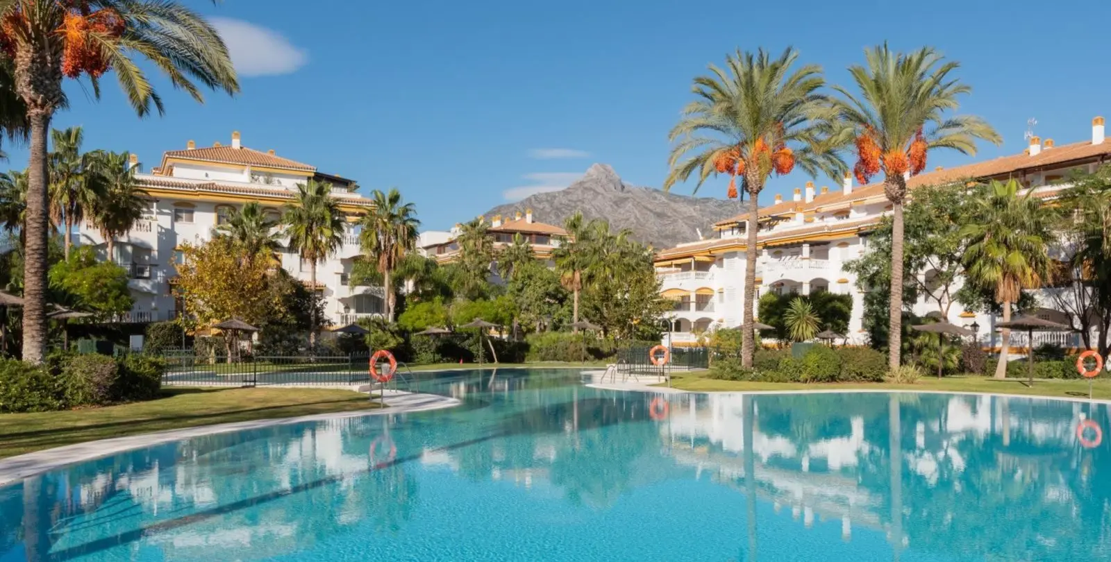 Venta de apartamento en planta media en Nueva Andalucía 14