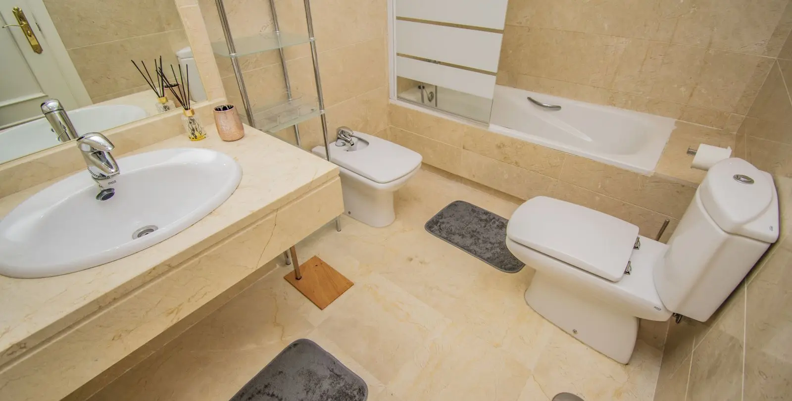 Venta de apartamento en planta media en Nueva Andalucía 18