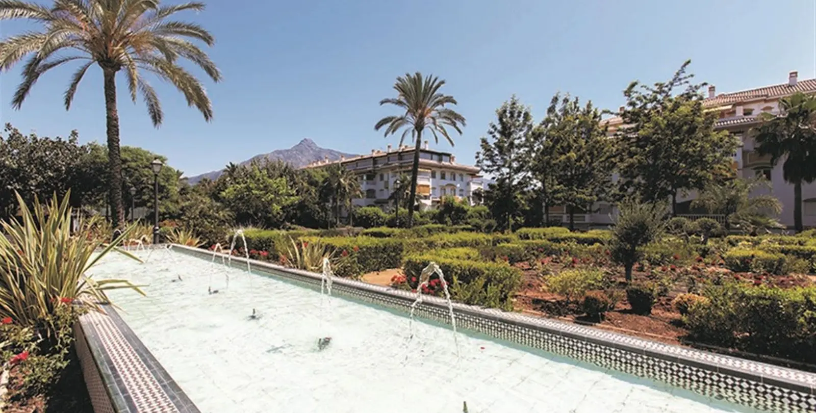 Venta de apartamento en planta media en Nueva Andalucía 26