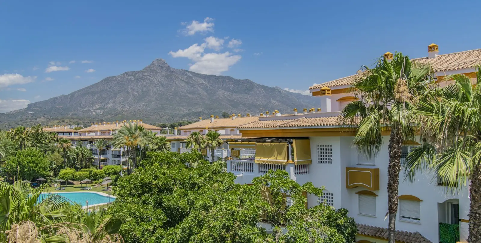 Venta de apartamento en planta media en Nueva Andalucía 31