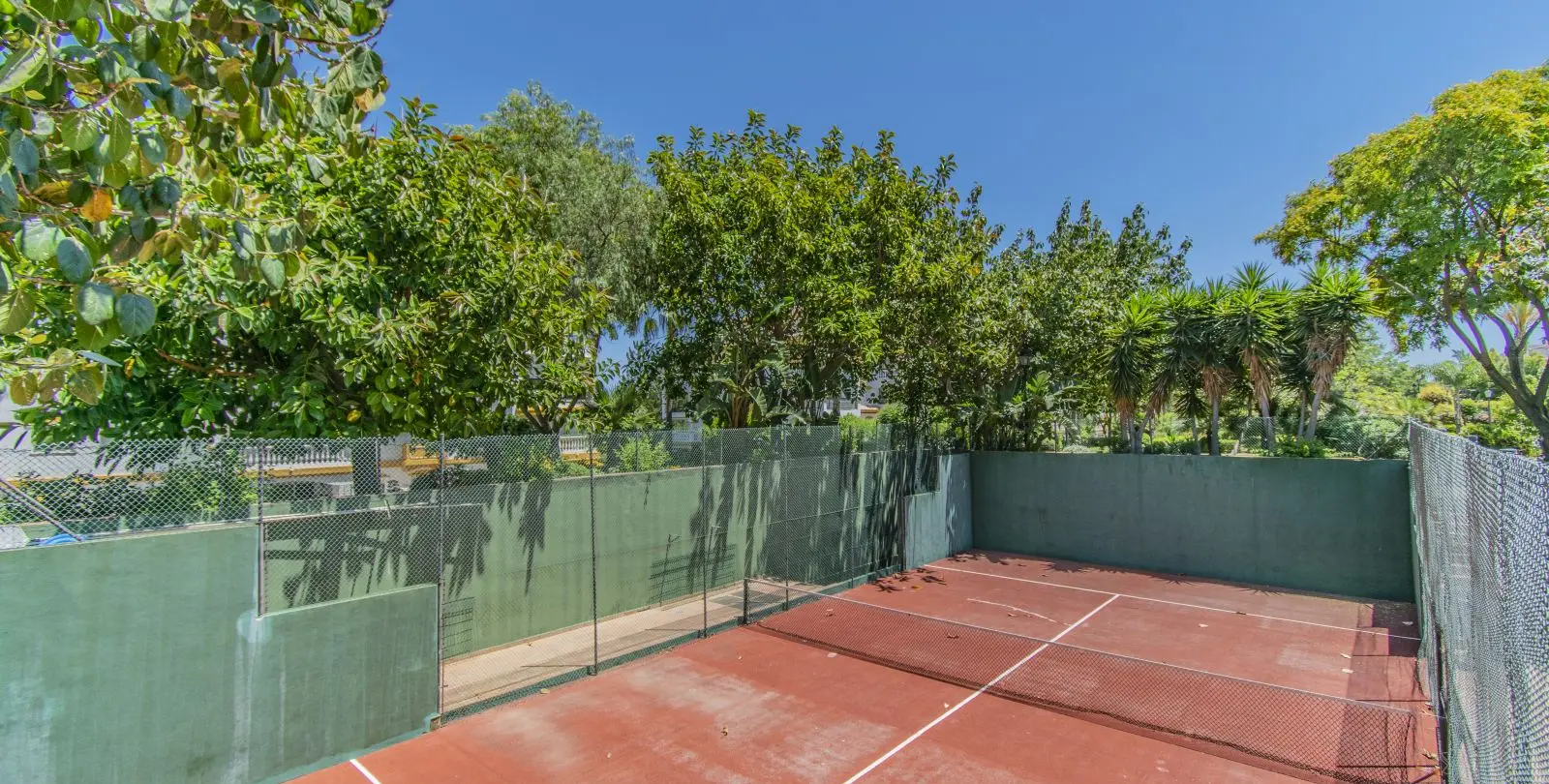 Venta de apartamento en planta media en Nueva Andalucía 33