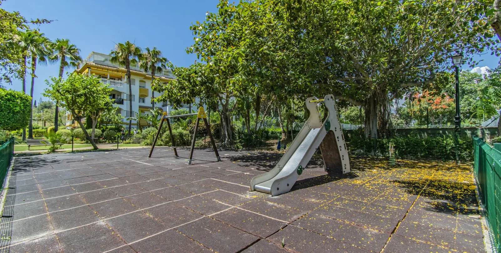 Venta de apartamento en planta media en Nueva Andalucía 36