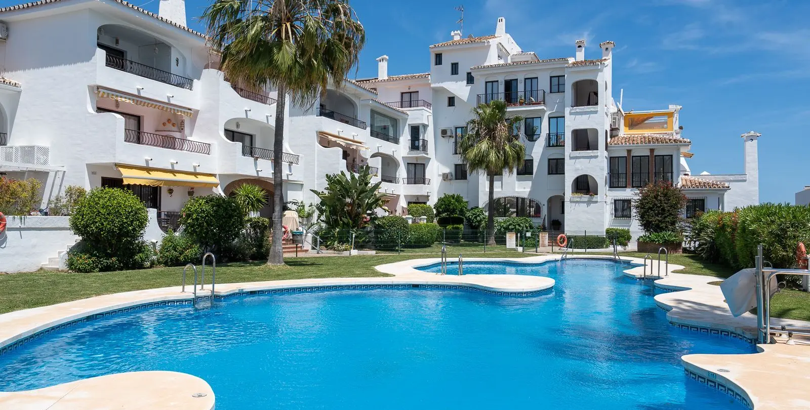 Sale of ground floor apartment in Calahonda 1